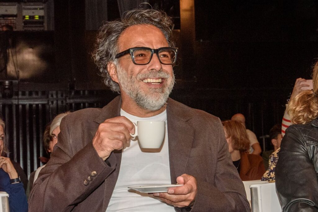 1ddcb2934ceb4a5c9297bd866ebea894