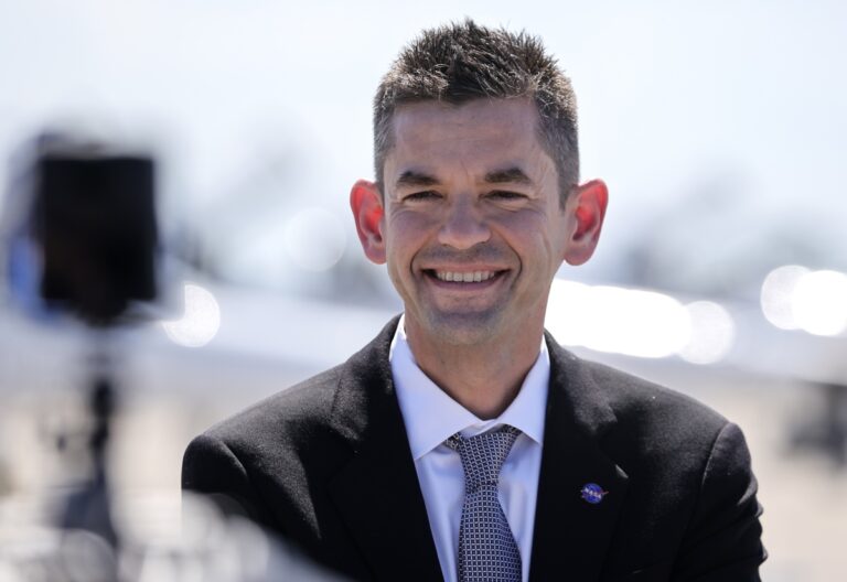 Jefe de NASA: Ya no seremos pasivos ni aceptaremos retrasos o sobrecostos rumbo a la Luna