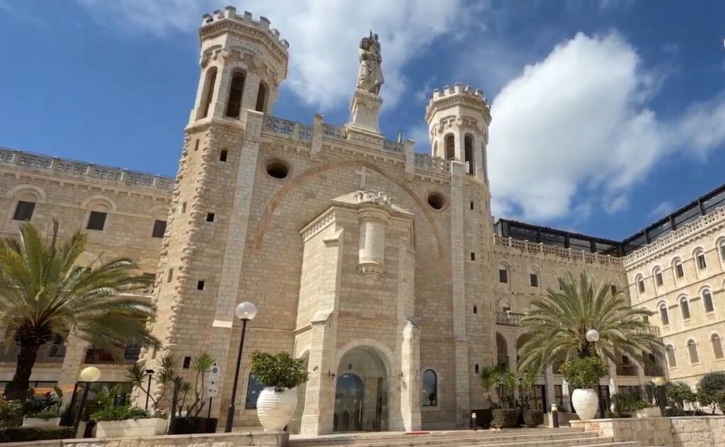 c60bd9dbf2ab41a99f1722b25ee19375