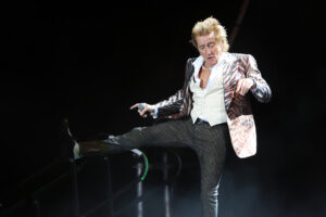 No hay adiós para Rod Stewart, aferrado en Madrid a la eternidad a sus casi 80 años