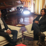 Presidente del Parlamento venezolano y líder del antiguo Legislativo se reúnen en Caracas